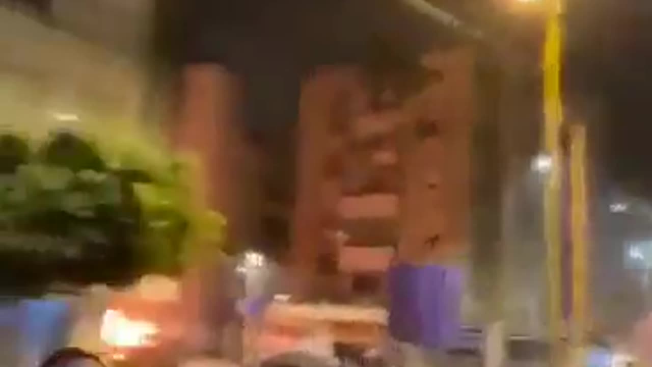 🇵🇸🇮🇱 Footage of rocket damage on buildings in Tel Aviv