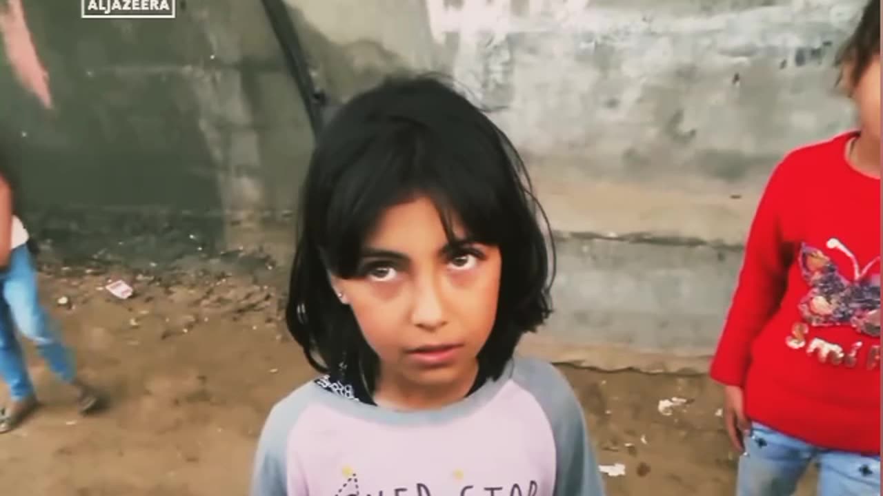 Gaza girl cries seeing journalist who resembles her father | AJ..