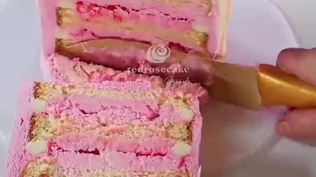 Can you guess what's in here that isn't made of cake?
