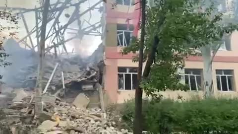 Ruské útoky na průmyslouvou zónu v Kramatorsku zničily výrobu zbraní a základnu Azova v místní škole