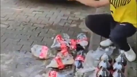 Islamisten in Türkei leeren Cola-Flaschen – aus Protest gegen Israel