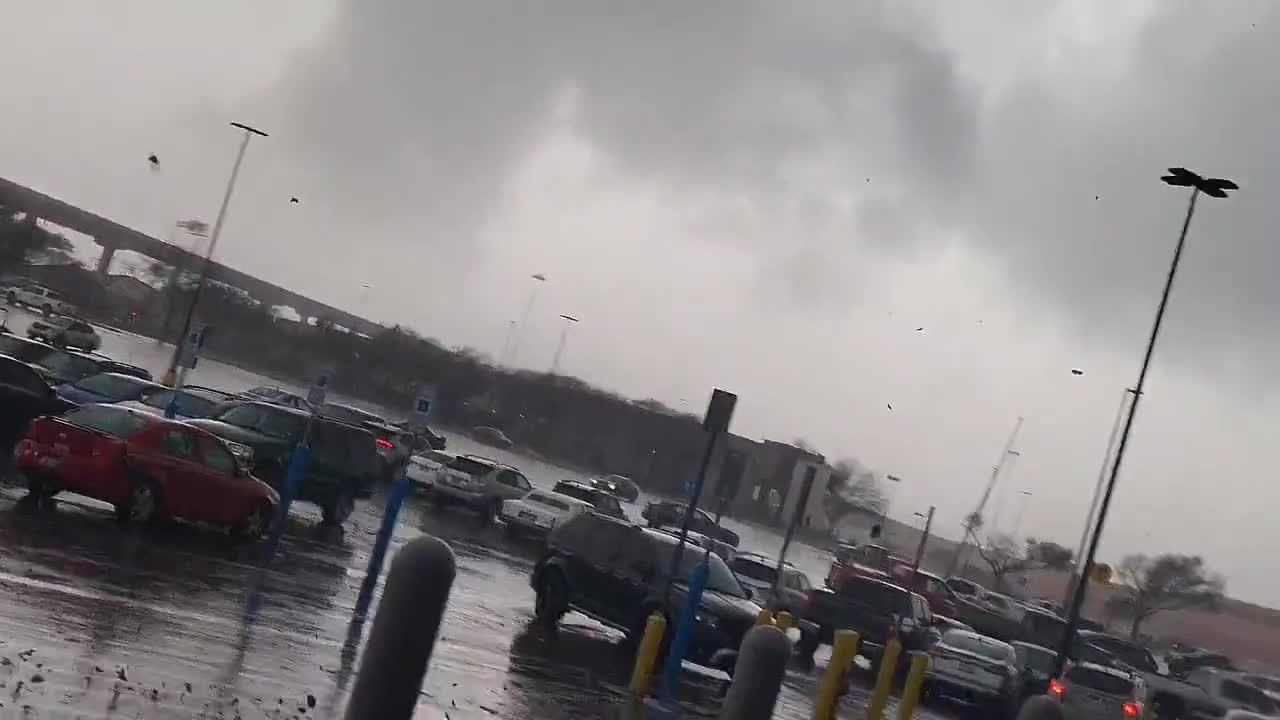 Tornado touches down in Round Rock, Texas