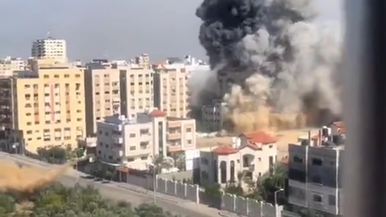 Breaking News Israel: Airstrikes are taking place on targets inside #Gaza