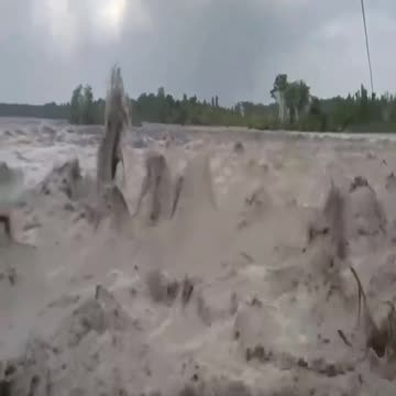 Flood footage from north carolina looks like a tsunami coming in....