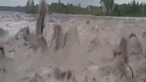 Flood footage from north carolina looks like a tsunami coming in....