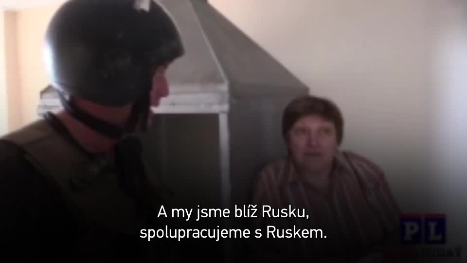 Obyvatelka Doněcka vysvětluje americkému novináři, proč ukrajinští nacisté střílejí po civilistech