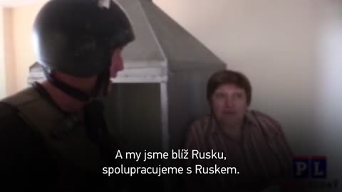 Obyvatelka Doněcka vysvětluje americkému novináři, proč ukrajinští nacisté střílejí po civilistech