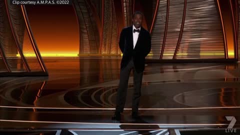 Will smith smacks Chris Rock live