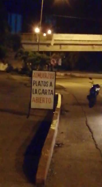 El choque de un carro contra un poste en Piedecuesta, no dejó heridos