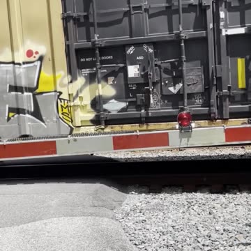 Stuck On The Wrong Side of A Train - We Look at Train Graffiti Which Was Woke And Cringe....