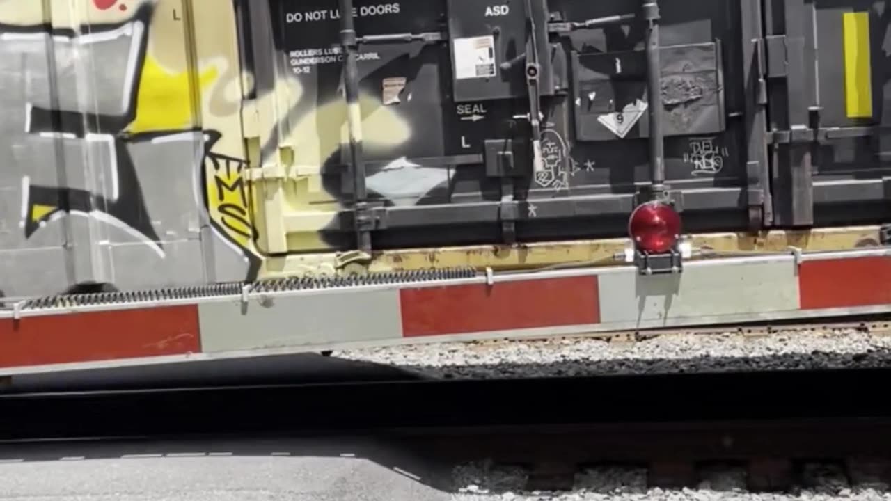 Stuck On The Wrong Side of A Train - We Look at Train Graffiti Which Was Woke And Cringe....
