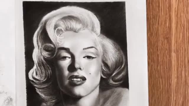 Drawing marilyn monroe in pencils