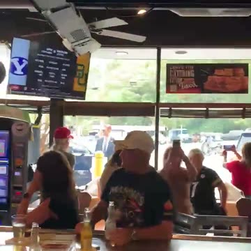 Primanti Bros Refuses To Let J.D. Vance In