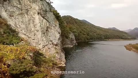 A river running between a mountain and a mountain