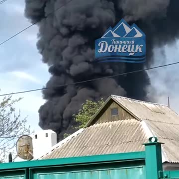 Ukraine War - More footage from the fire in oil depot at Makiivka