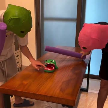 IT'S FRIDAY GAME NIGHT!!!🐊🎲