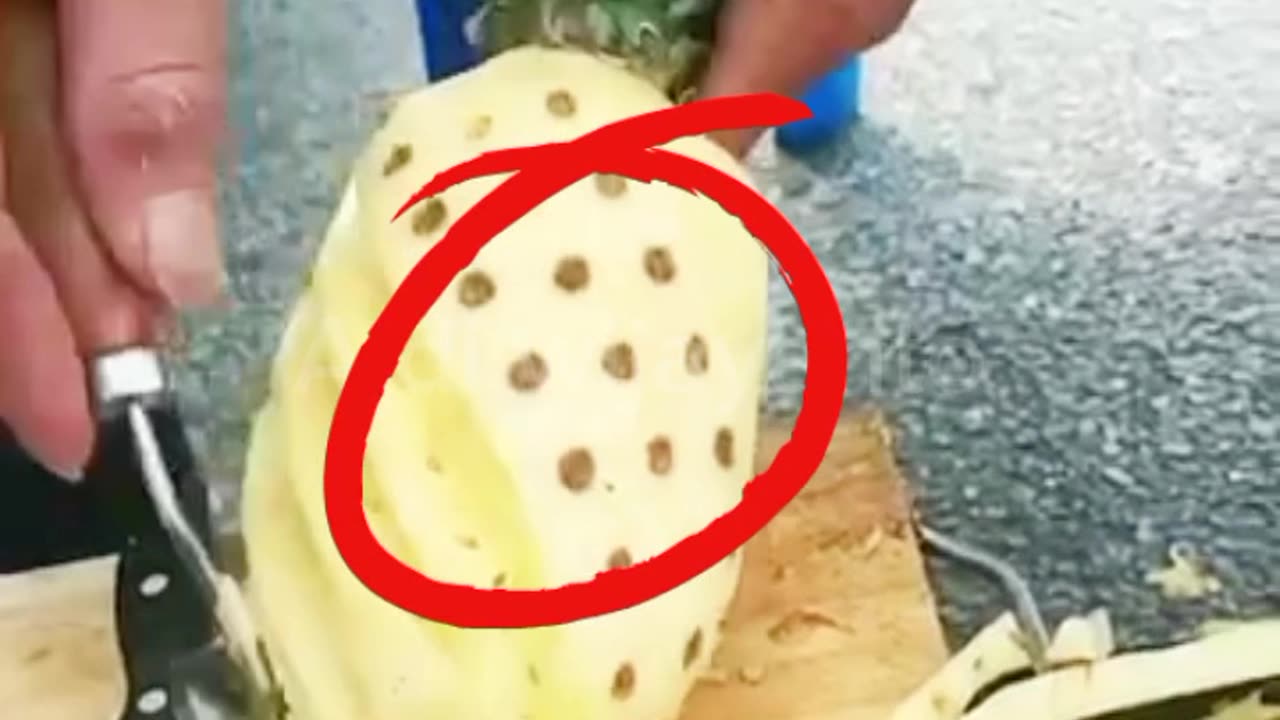 This tool can peel pineapple quickly