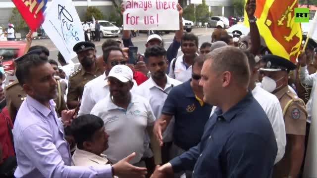 Protesters rally outside Sri Lankan PM’s office following Russian plane detention