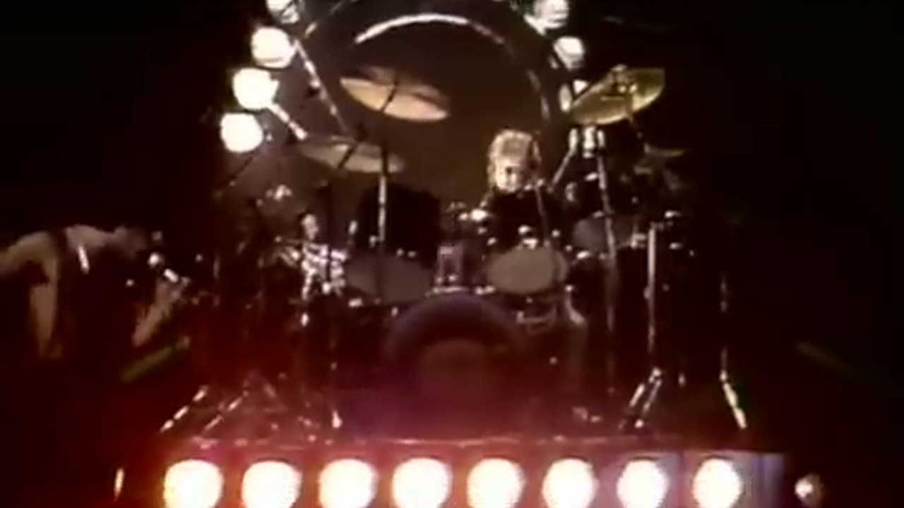 Queen - Fat Bottomed Girls (Official Video)