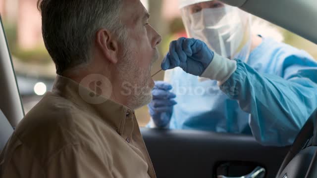 Watch how the doctor checks the driver on the street