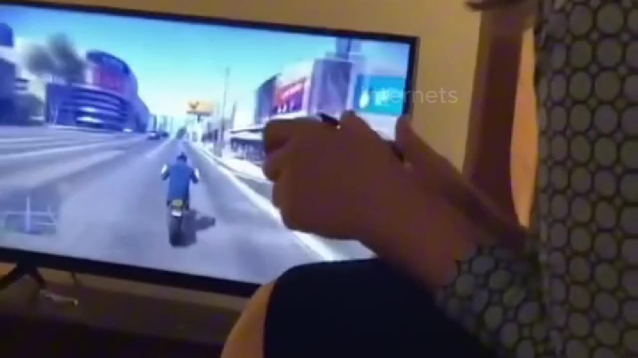 Mom plays GTA 😂