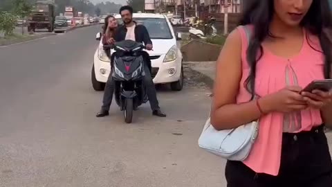 Gadi kese rokte hai