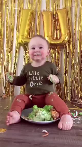 Baby’s 1st birthday cake smash