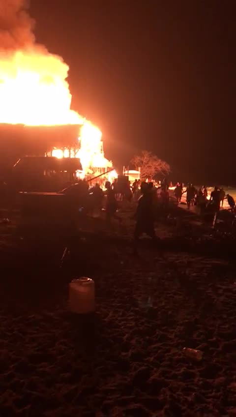 Fuerte incendio en Playa Blanca