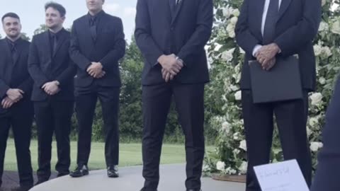 Groom fight black tears as bride walk down