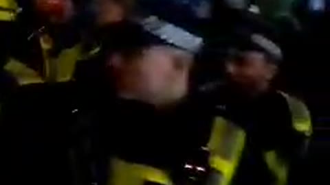 Absolute chaos as the old bill don't know how to handle freedom loving patriots!