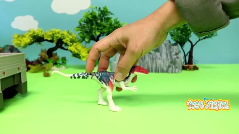 Baby Dinosaurs Wait for Mother to Feed Them Fish and Meat for Dinner