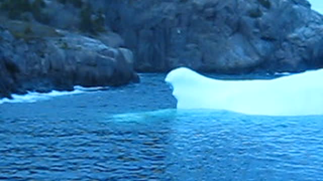 Berg Drifting closer..