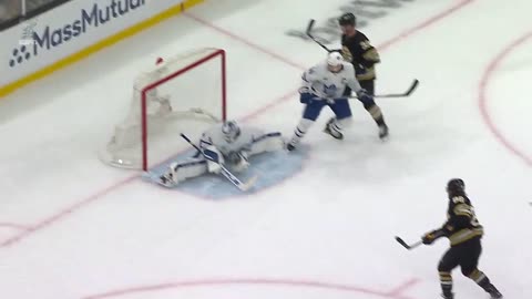 NHL - EWWW 🥵 Stanley Cup This no-look Pavel Zacha pass is flat out filthy.