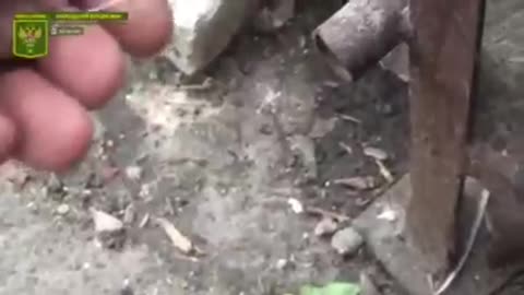 Ukrajinští nacisté zajišťovali civilní lidské štíty ve sklepě granáty než je osvobodila ruská armáda