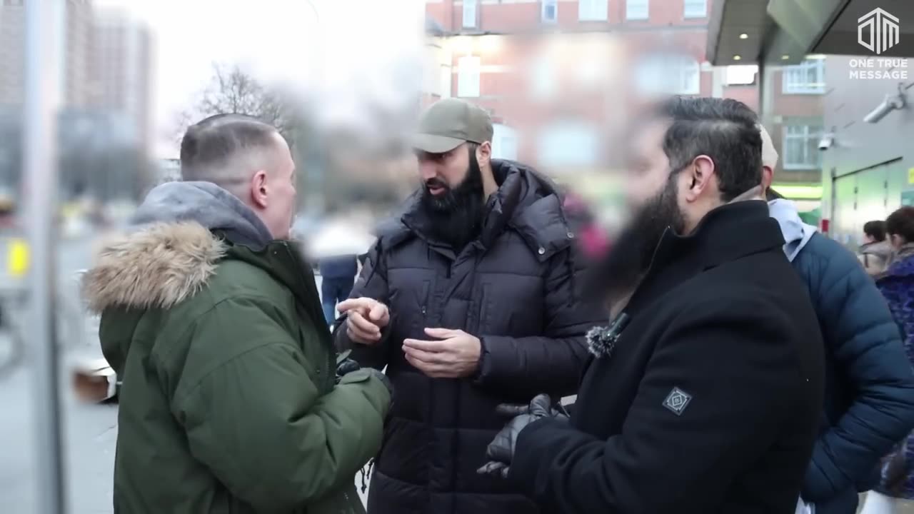 ✝️Evangelical Christian Zionist 🇮🇱 CONFRONTS Muslims‼️HEATED DEBATE 🔥