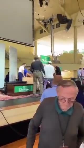 Urgent | The moment of the attack on the writer Salman Rushdie