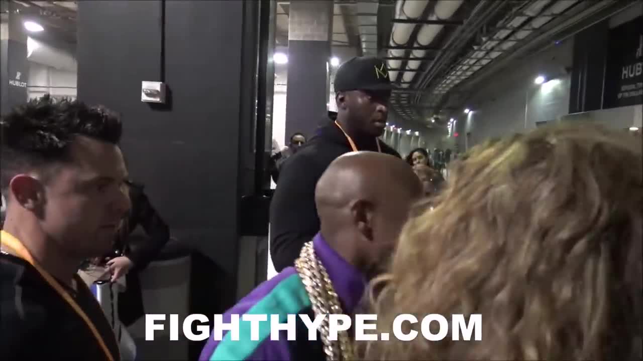 (EPIC!) MAYWEATHER AND PACQUIAO REUNITE, TAKE PIC AFTER SPENCE DOMINATES GARCIA & CALLS OUT MANNY