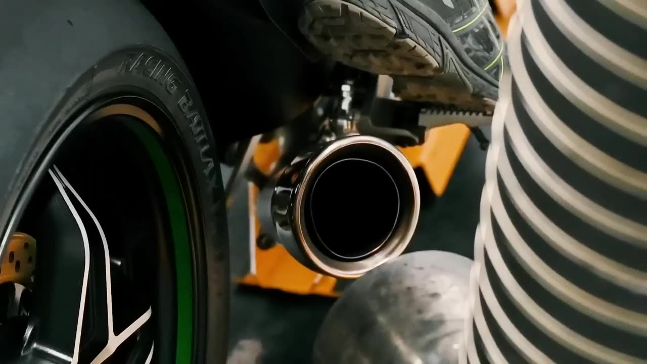 Kawasaki Ninja H2R Exhaust Sound & Speed test