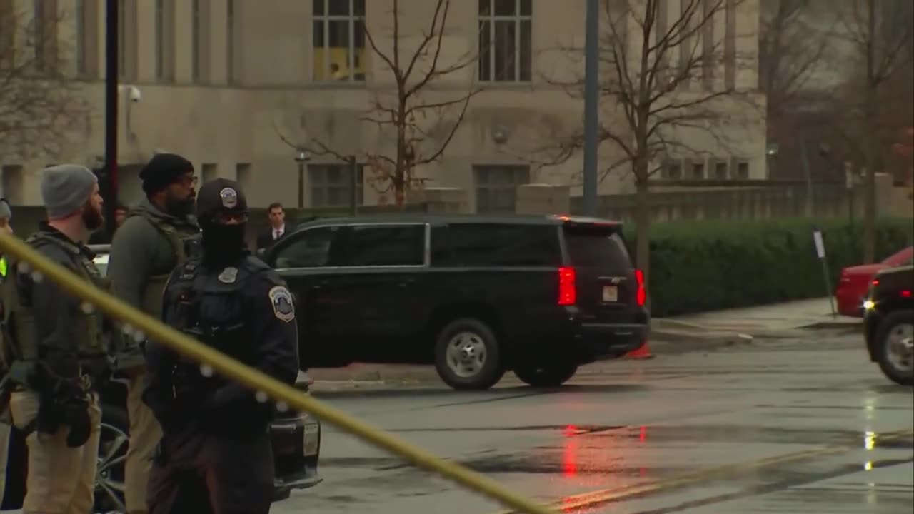 Trump’s motorcade arrives at DC federal courthouse