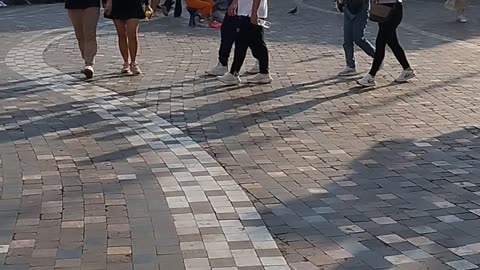 ΟΙ ΜΙΚΡΟΙ ΓΥΦΤΟΙ ΜΕ ΤΑ ΤΥΜΠΑΝΑ ΤΟΥ ΟΛΕΘΡΟΥ...