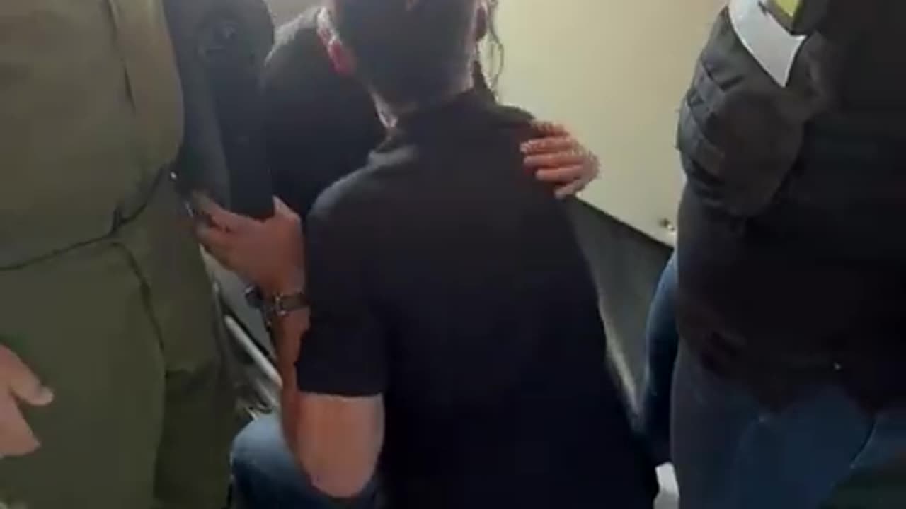 Noa Argamani reunited with her father