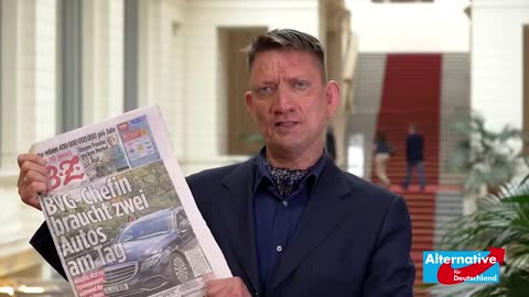Chefin der BVG fährt umsonst Bus und Bahn und verdient eine halbe Million pro Jahr
