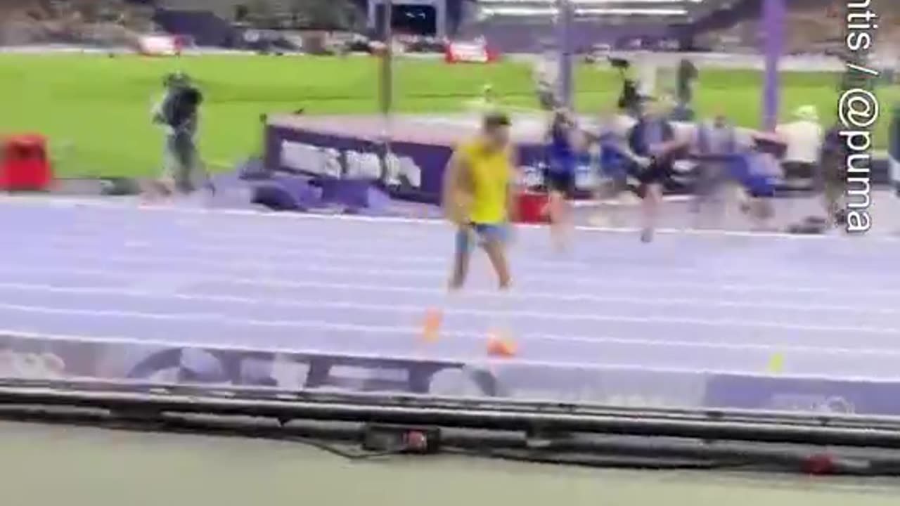 Moment Armand Duplantis breaks world record pole vault and celebrates