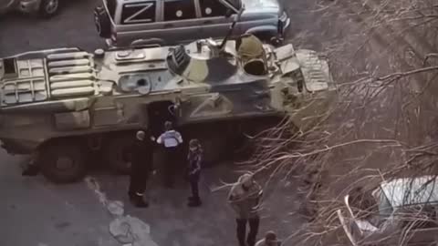 In Energodar, Russian servicemen allowed local children to climb on equipment