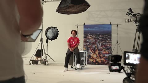 Joshua_Zirkzee_s_First_Time_At_Old_Trafford___Meeting_Ten_Hag_🔴🎥