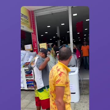 Malokas torment shopkeepers and cause laughter among the population - PRANK