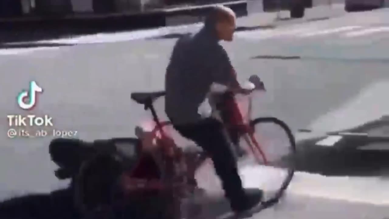 Cop vs Crackhead On Bike