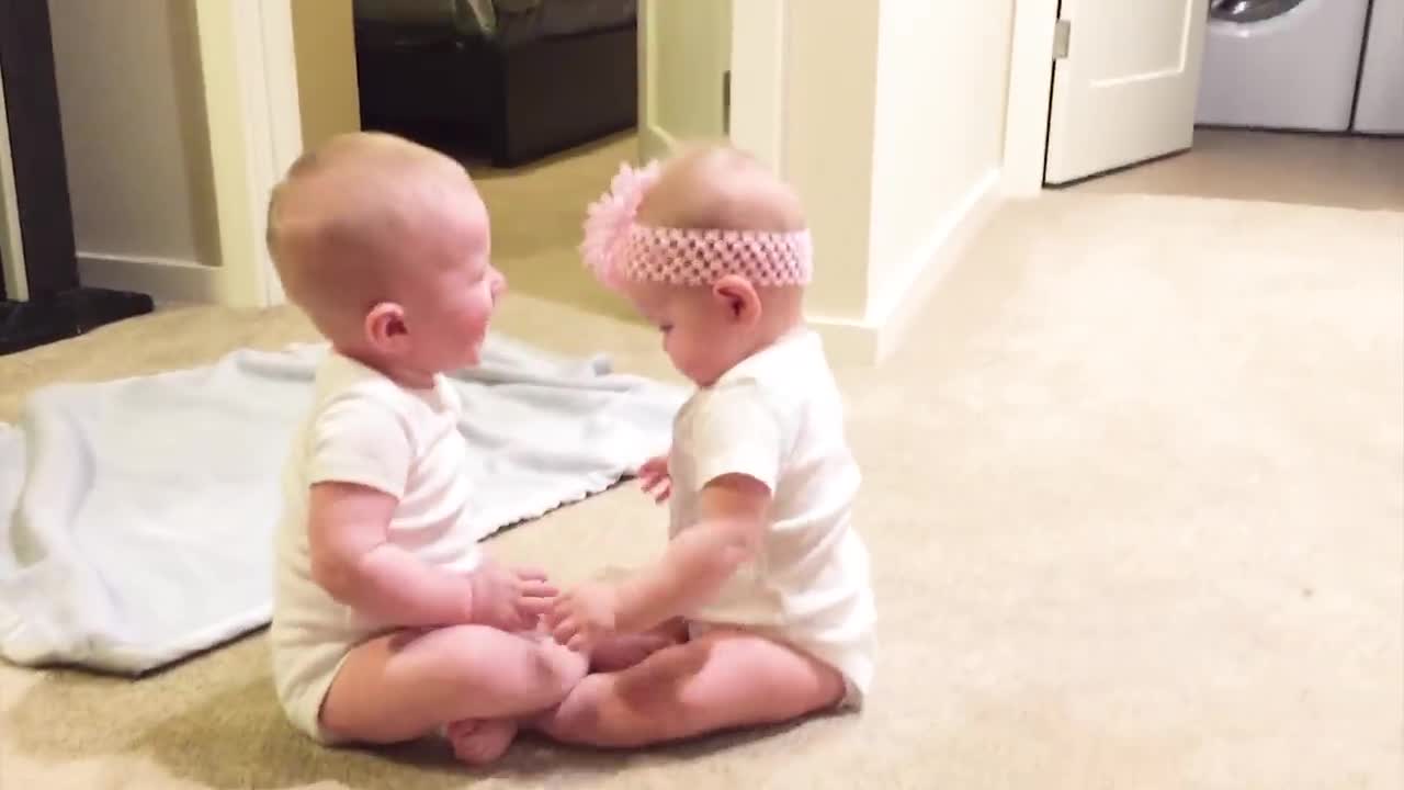 Funny Twins Sibling Play Happily (Funny Fails)