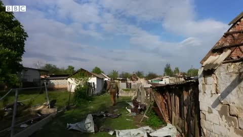 Ukrainian troops pinned down by Russian fire in key frontline village