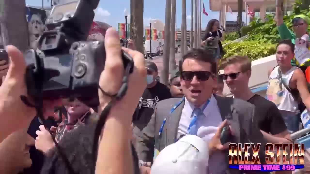 BREAKING Alex Stein Mobbed By Leftist Piranha's in Tampa, Florida.